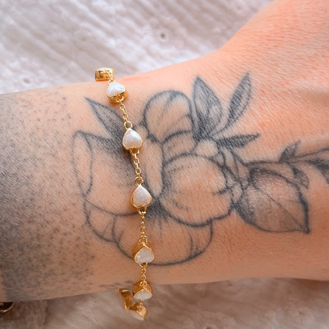 Bracelet cœurs au lait maternel, bracelet en lait maternel plaqué or jaune, bracelet d’allaitement, allaitement exclusif, lait maternel