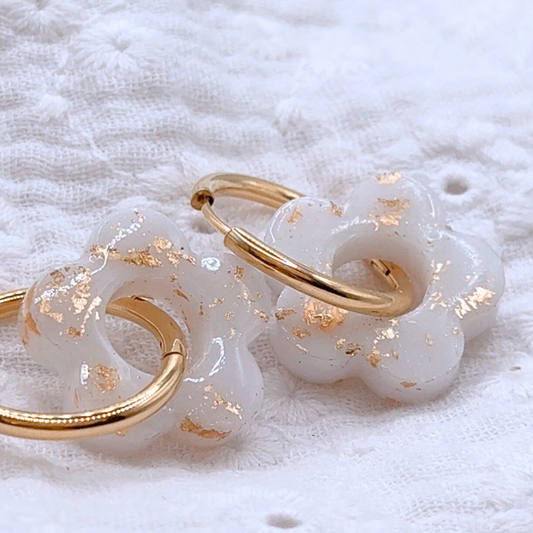 Créoles fleur en lait maternel, souvenir d’allaitement unique et personnalisé, souvenir bijou commémoratif avec mèches de cheveux et lait maternel, allaitement maternel, acier inoxydable doré