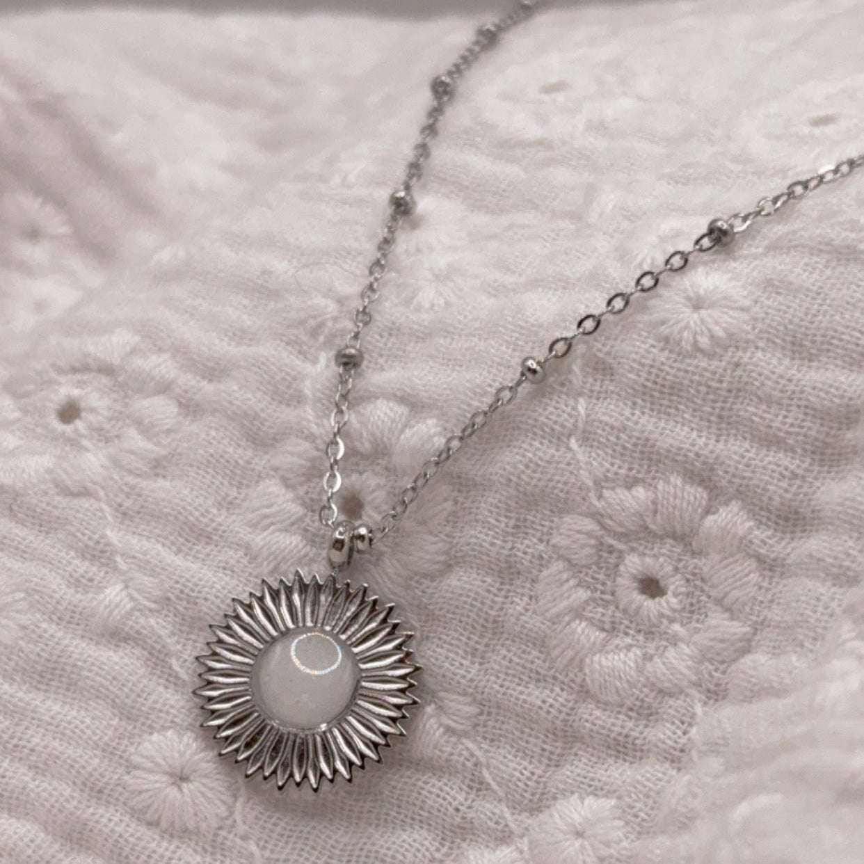 collier souvenir au lait maternel en soleil et tournesol