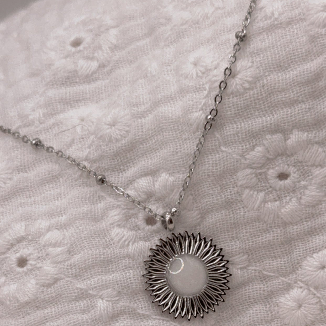 collier a lait maternel soleil, fleur