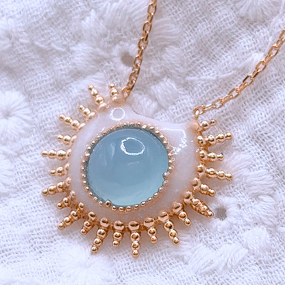 Collier soleil et Agate bleue au lait maternel, bijou d’allaitement, souvenir d’allaitement pour les mamans, idée cadeaux de naissance, allaiter partout tout le temps
