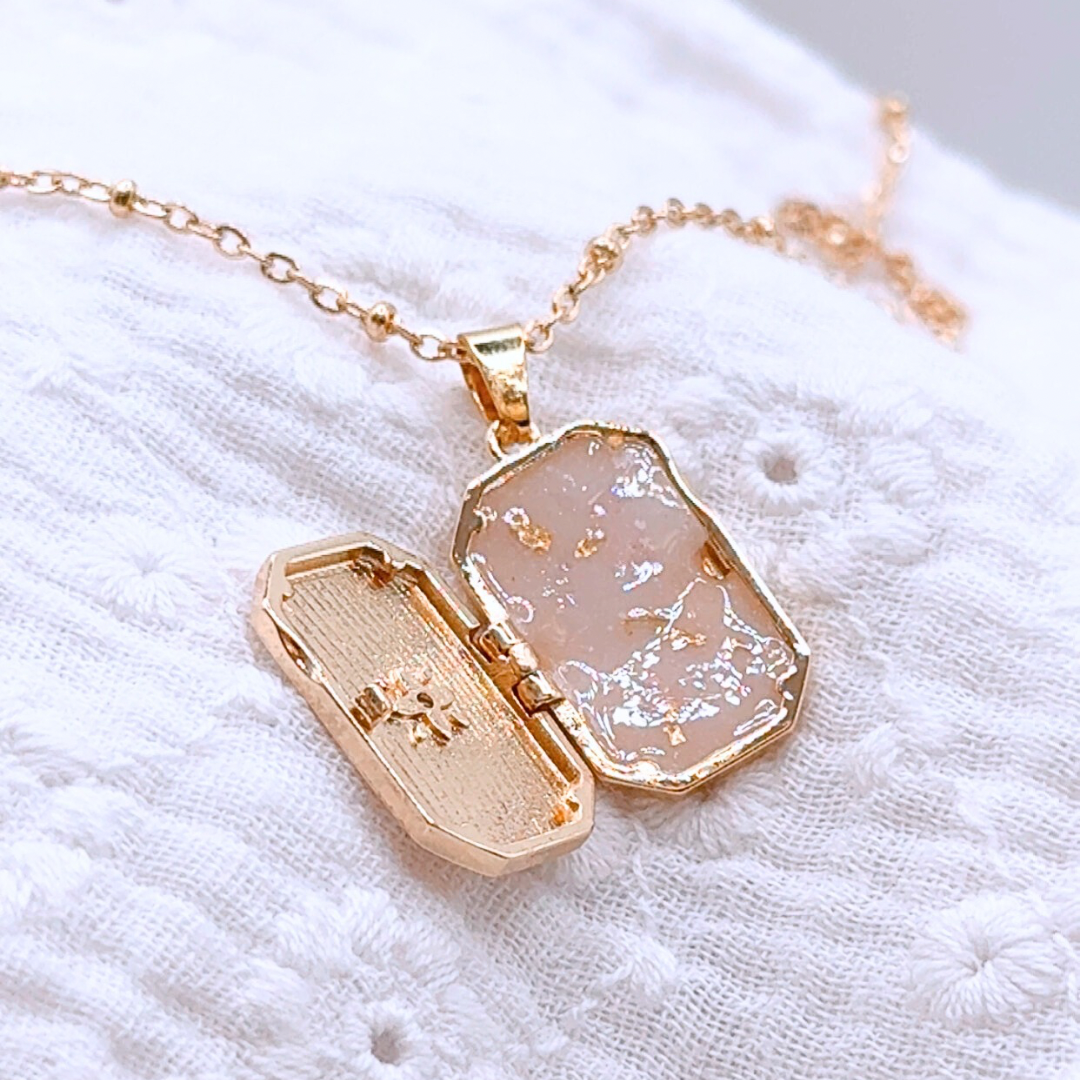 Collier au lait maternel, médaillon au lait maternel, bijou souvenir de maman unique, idée cadeau naissance et allaitement, maternité et allaitement