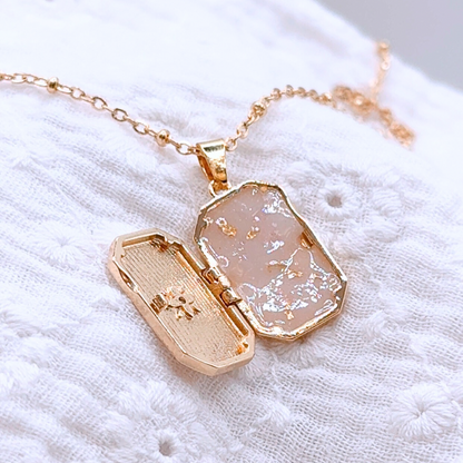 Collier au lait maternel, médaillon au lait maternel, bijou souvenir de maman unique, idée cadeau naissance et allaitement, maternité et allaitement