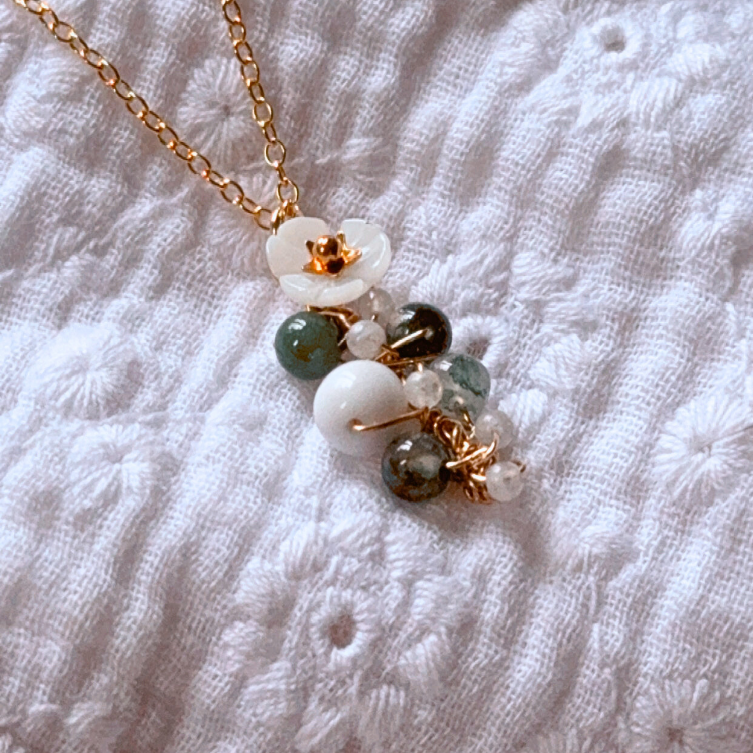 Collier d’ allaitement au lait maternel personnalisé, nacre, fleur, perle au lait maternel, bébé allaité, bijou souvenir, allaitement maternel