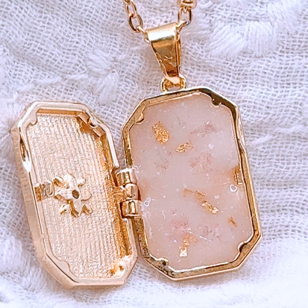 Collier au lait maternel, médaillon au lait maternel, bijou souvenir de maman unique, idée cadeau naissance et allaitement, allaitement exclusif
