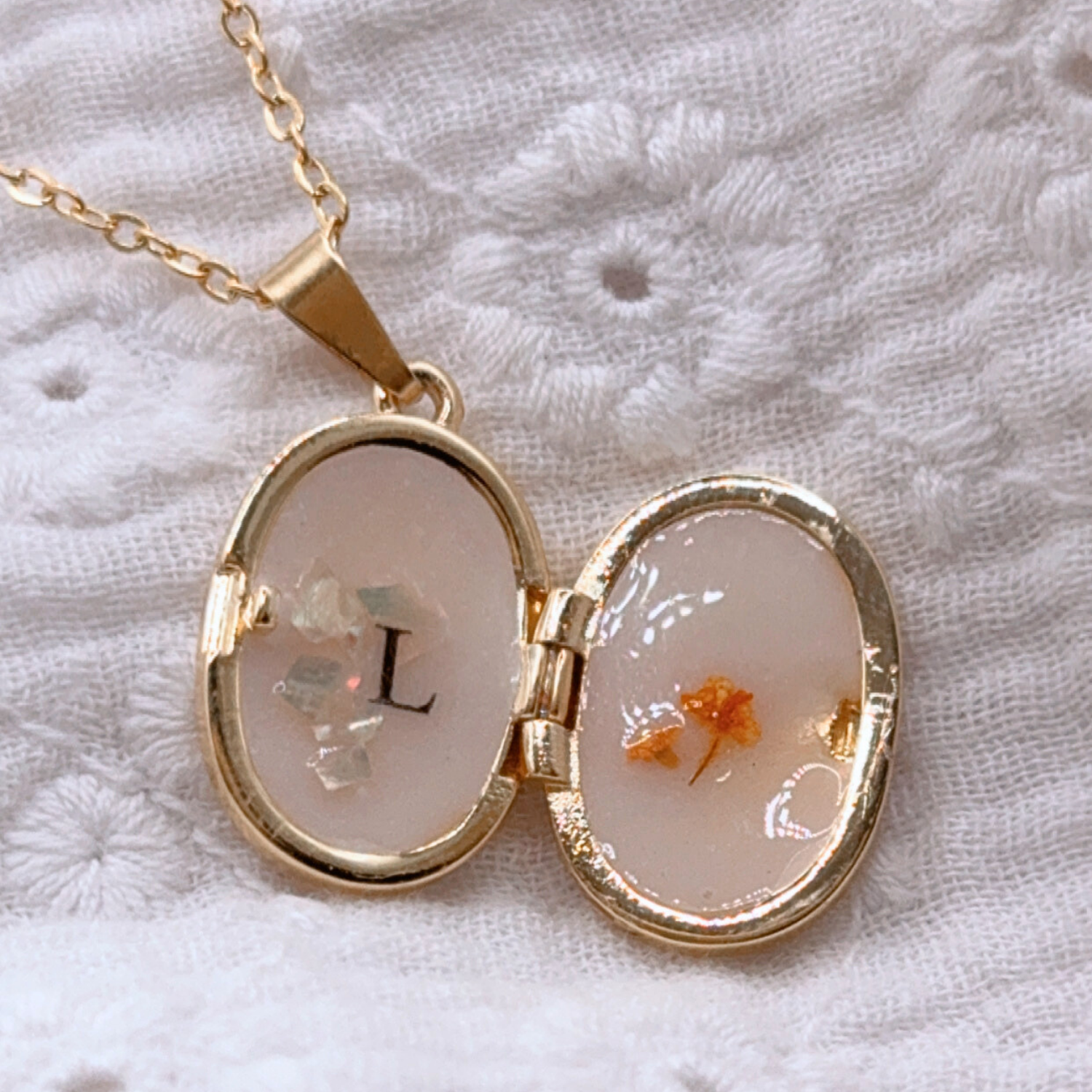 Médaillon au lait maternel, bijou au lait maternel avec deux laits différents, souvenir commémoratif d’allaitement pour maman, bijou avec mèche de cheveux de bébé, breastmilk, allaiter partout tout le temps