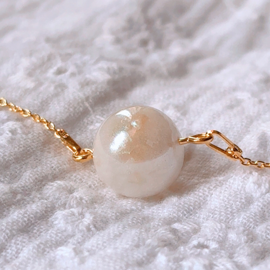 Bijou au lait maternel, souvenir d’allaitement, allaiter, bijou au lait maternel personnalisé, perle au lait maternel