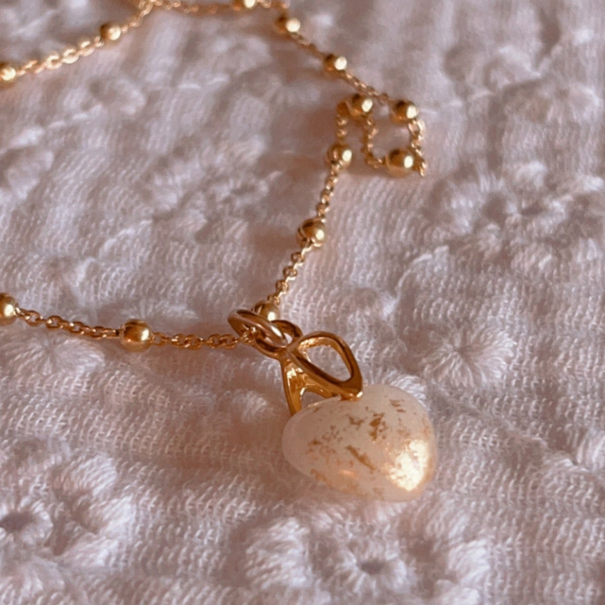 Collier Louve, Mamma Latte, bijou au lait meternel en forme de coeur